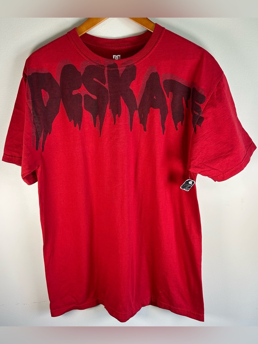 DC Shoes Mens T-shirt Size L Graffiti Print Spellout Skate Streetwear Red OG Tag